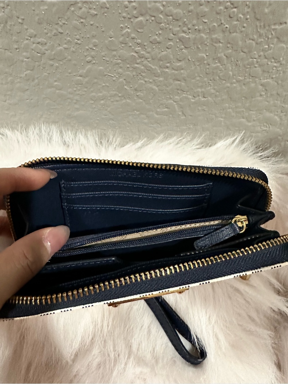 Michael Kors White-Navy Signature Print Logo Crossbody Bag with Matching Wallet - Picture 14 of 16